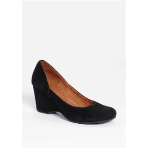 Gentle Souls Ridge Amoru suede wedge heels sz 8.5